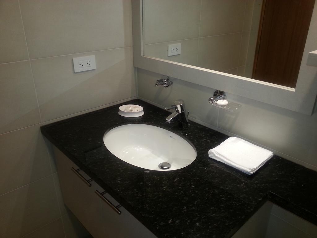 Suites Metropoli Edificio Torino Quito Extérieur photo